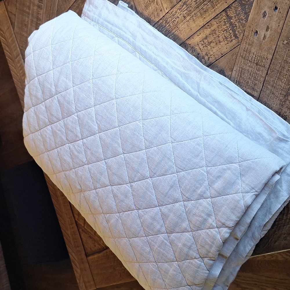 Belgian Linen Diamond Quilt